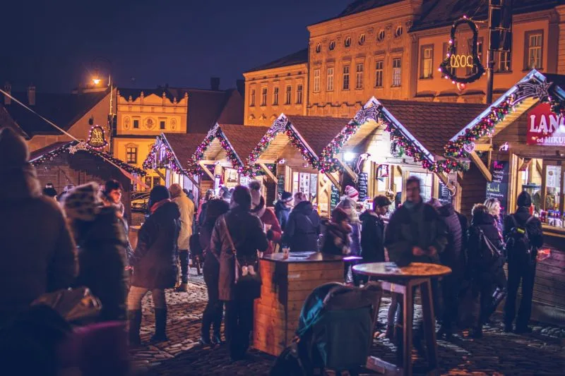 Znojmo se šňoří do vánočního. Advent zpestří ruské kolo, rakouští čerti i zabíjačka