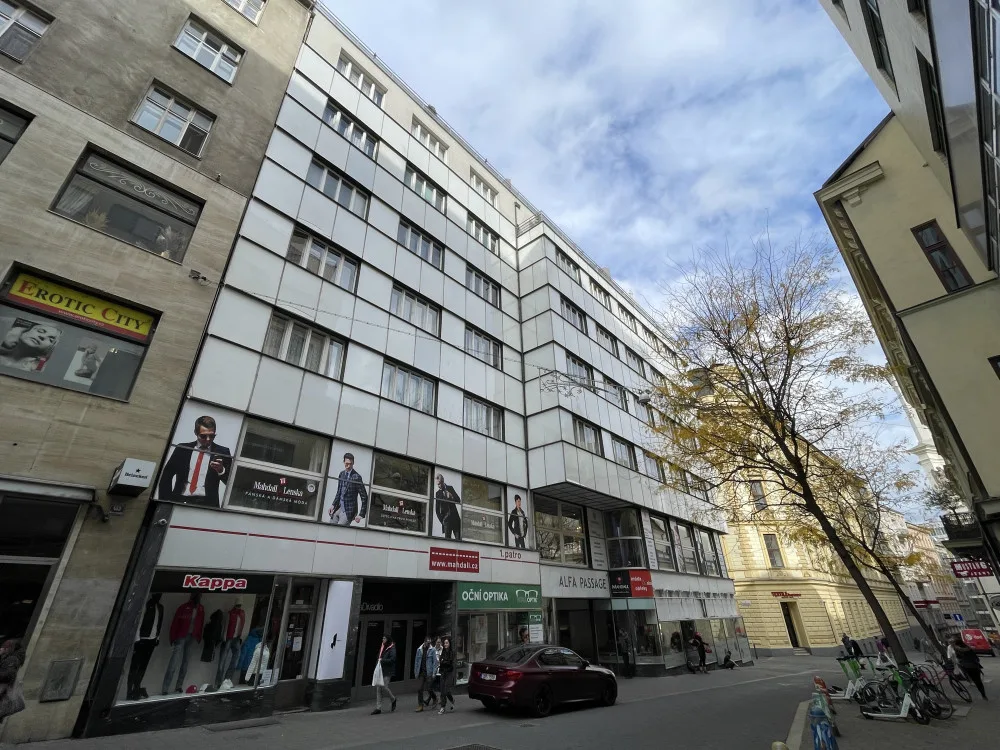 Funkcionalistická pasáž Alfa se mění na ráj gastra. Duch první republiky zůstává