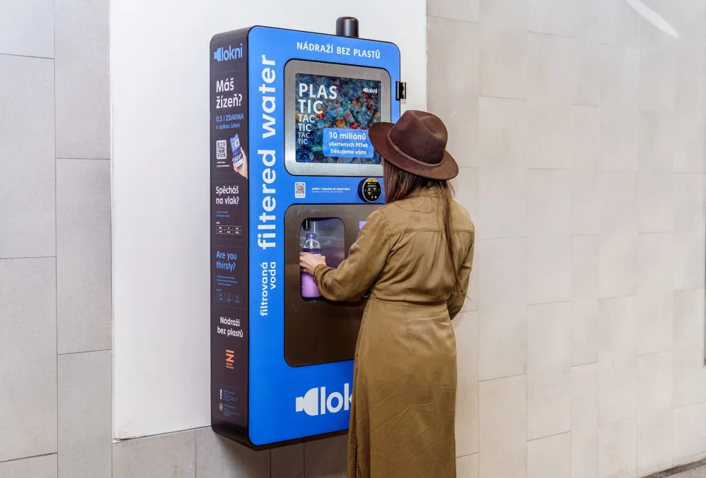 Na nádraží v Břeclavi přibyl automat na vodu. Cestující zaženou žízeň zdarma