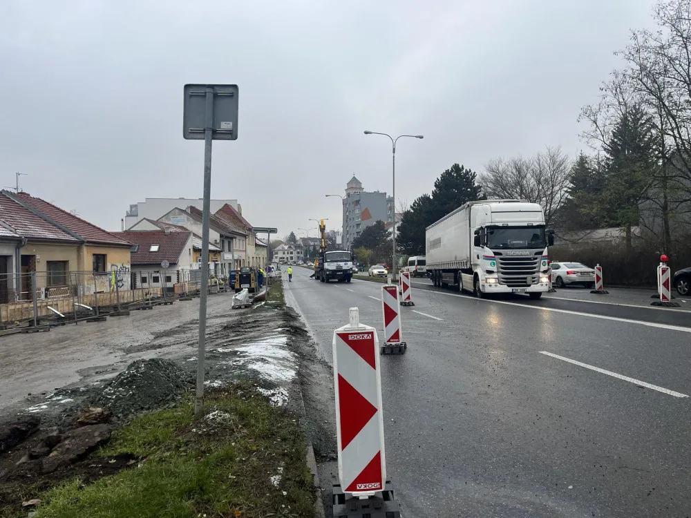 Zpoždění a komplikace. V Brně rozkopali Gajdošovu ulicí