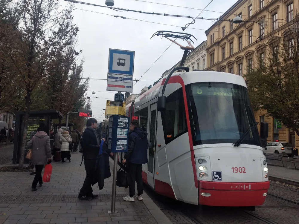 Z Brna zmizí bariéry pro nevidomé, aby se nezranili při cestování