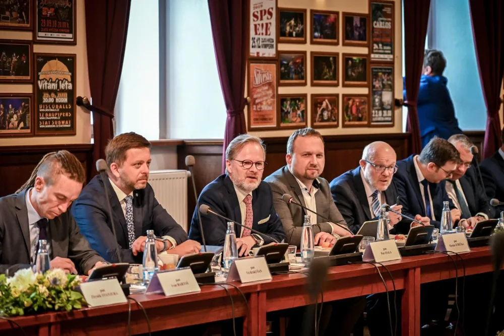 Disidenti dostanou průměrný důchod, svolila vláda