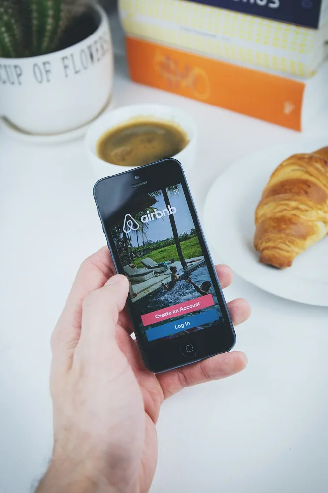 Zastaví směrnice přivýdělky na digitálních platformách?