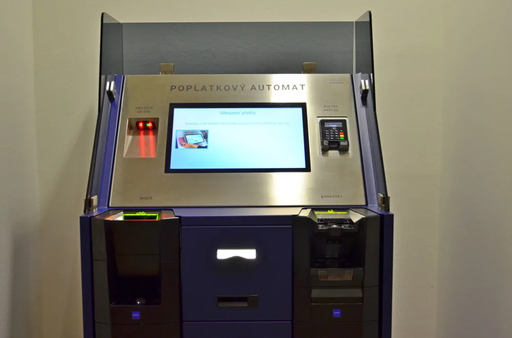 Ve Vyškově zkrátí fortny na úřadě. Poplatky za psa nebo odpad lidé zaplatí v automatu