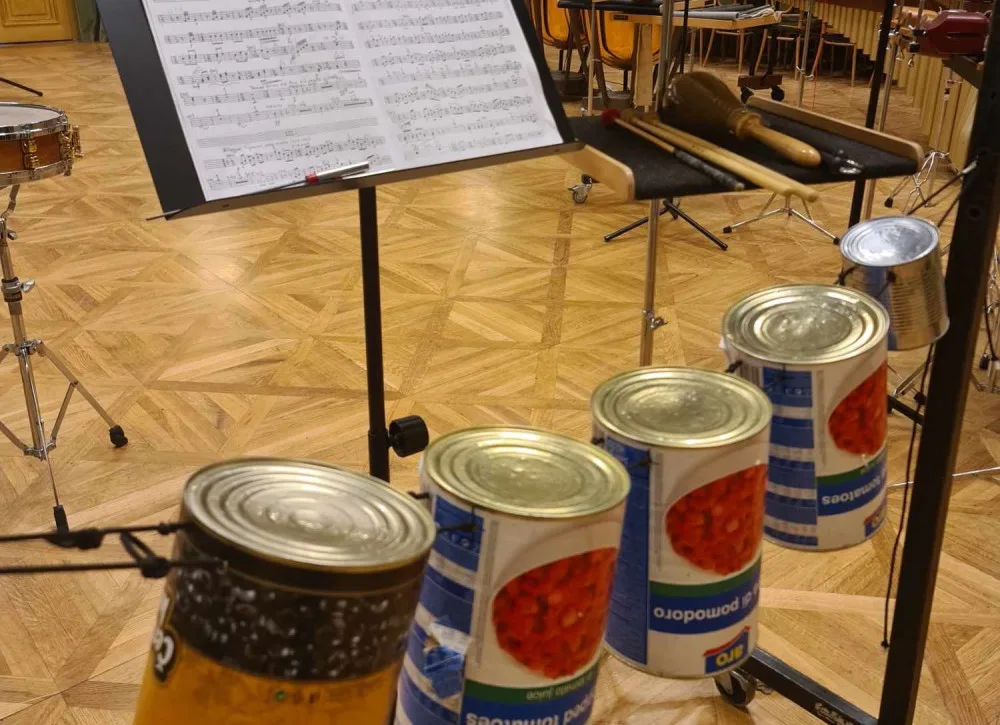 Brno čeká netradiční koncert. Bubeníci využijí plechovky, brzdové kotouče i květináče