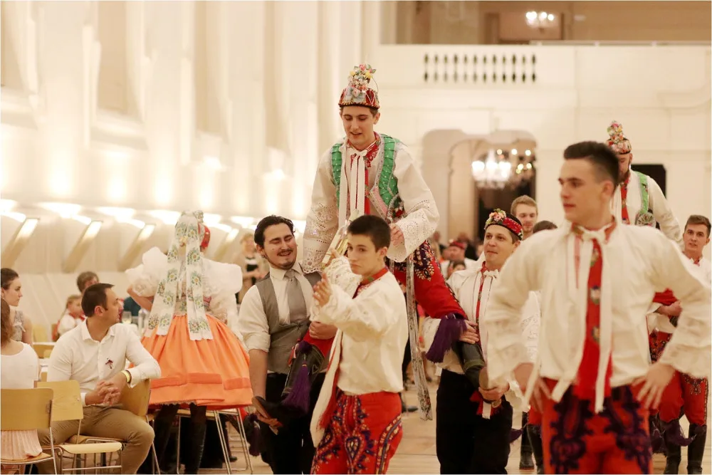 Kam o víkendu na jižní Moravě? Za modely aut či vláčků nebo na krojový ples