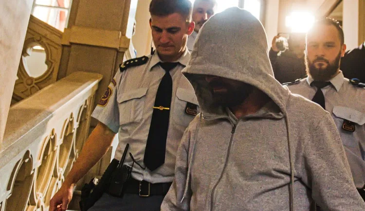 Matka zavražděného romského mladíka chce 10 milionů, přestože ji stát zbavil mateřských práv