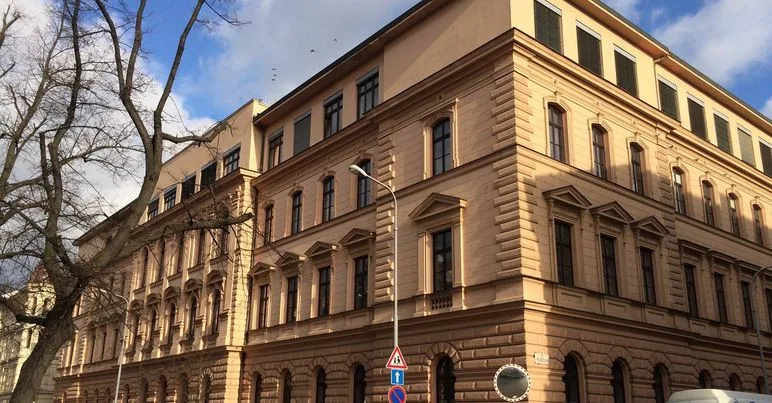 Dlouholetí ředitelé na několika jihomoravských středních školách končí. Nahradí je nové tváře