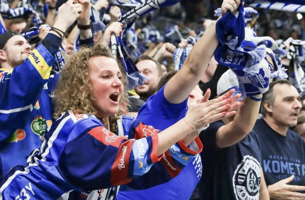 Kometa ovládla pražskou O2 arenu. Po nájezdech porazila Spartu 5:4