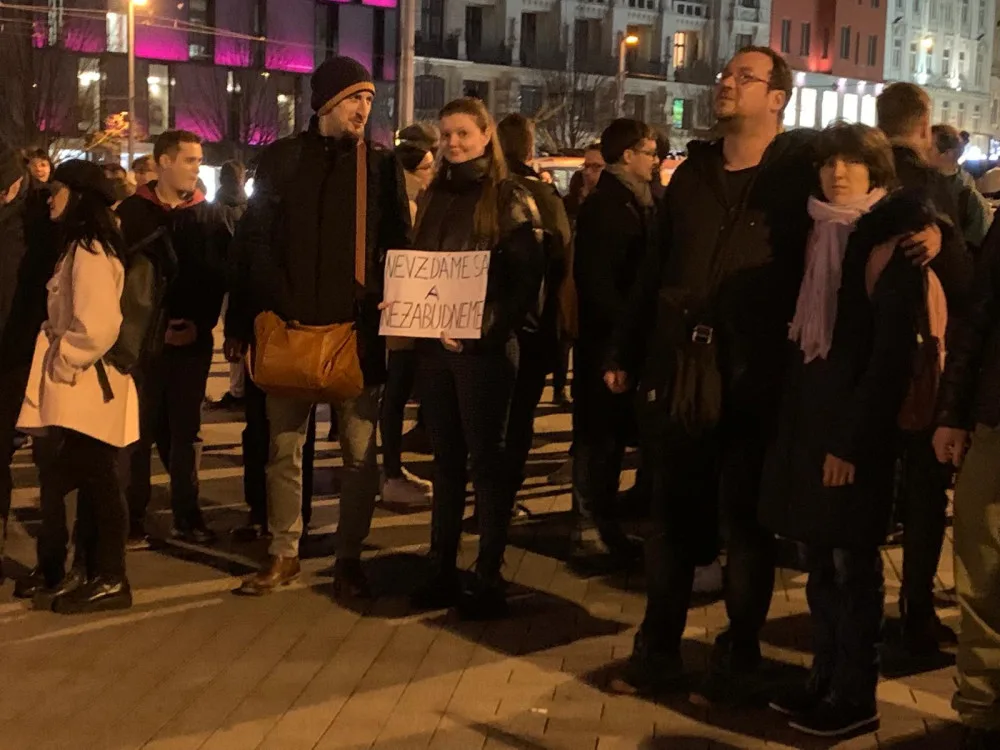 VIDEO: Lidé v Brně si připomněli šest let od vraždy novináře Kuciaka. Znepokojuje je politická situace na Slovensku