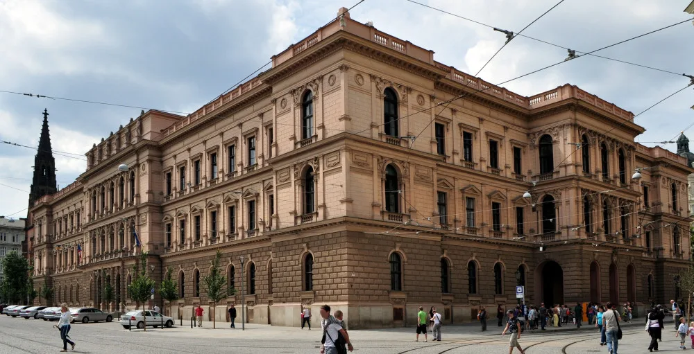 Ústavní soud se zastal ženy, na jejíž trest si justice vzpomněla až po letech. Soudy ho zapomněly uložit