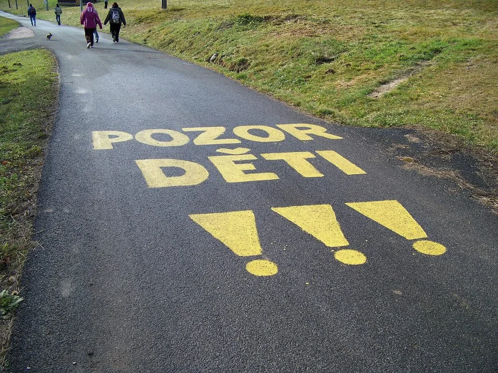K bezpečnější cestě dětí do škol přispěje v Boskovicích nová dopravní