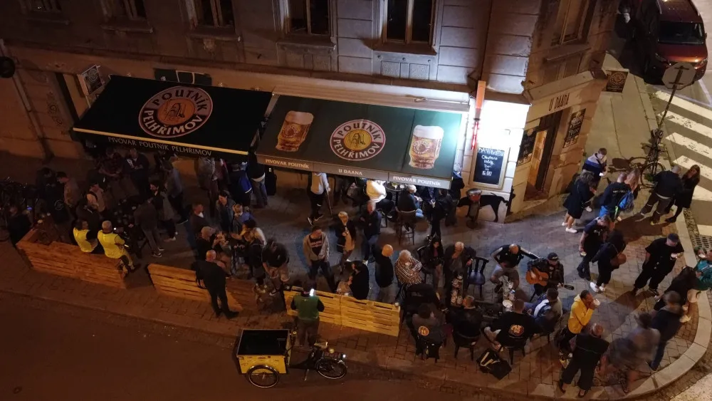 Fanoušci Zbrojovky truchlí. V Brně zavře legendární knajpa, kde se nad pivem lidé bavili o všem