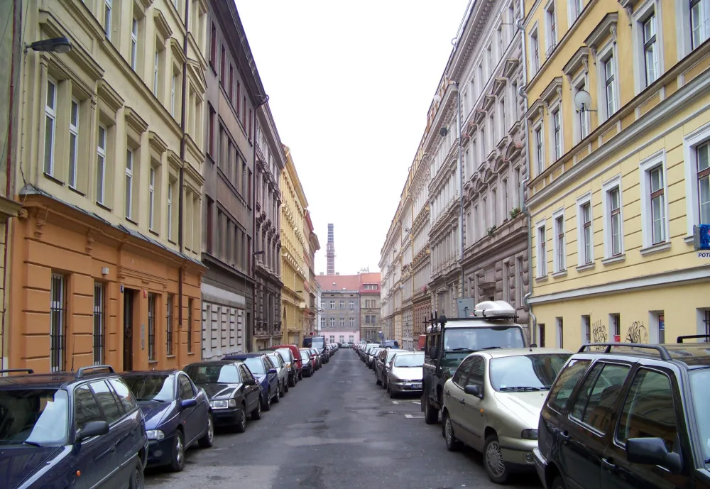 Brno za sto milionů opraví ulici v Žabovřeskách, chodníky i silnice jsou podle radních v havarijním stavu