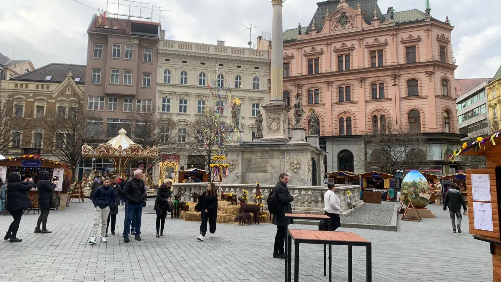 Žena z Brna si vyrazila na velikonoční trhy. Opila se a ohrožovala lidi vycházkovou holí s kovovým bodcem