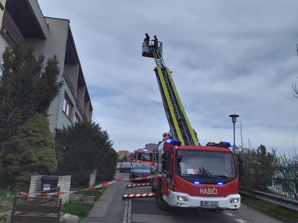 Hasiče v Brně a okolí zaměstnal silný vítr. Řešili desítky událostí