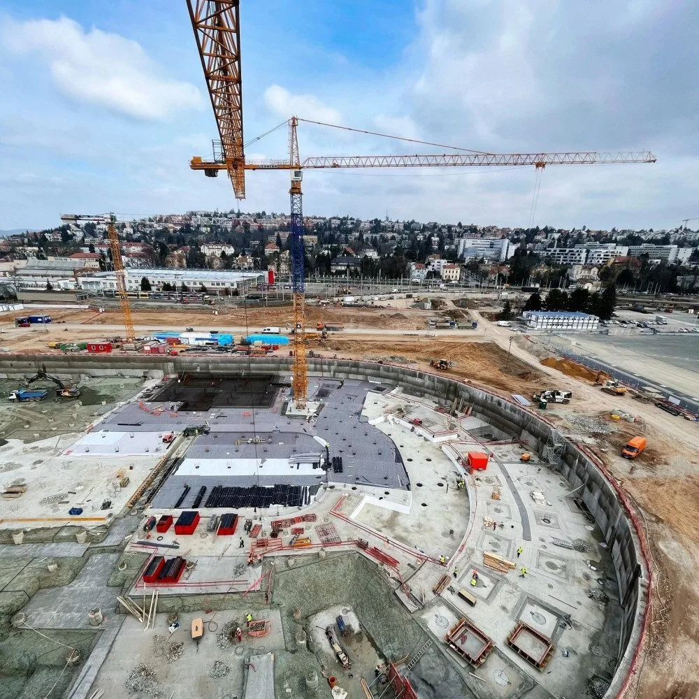 Lidé mají velký zájem o postup stavby Areny Brno. Město jim nabízí možnost prohlídky staveniště