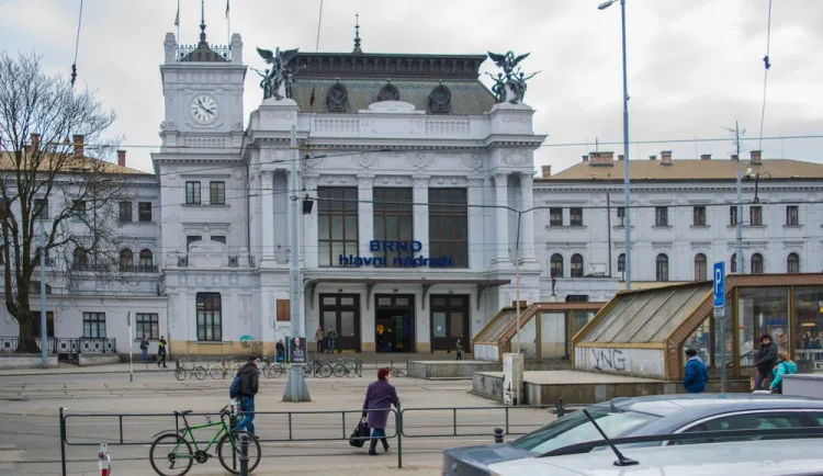 size3-16370791867376-60-souboj-na-brnenskem-nadrazi-ovladli-straznici-premohli-opileho-provokatera