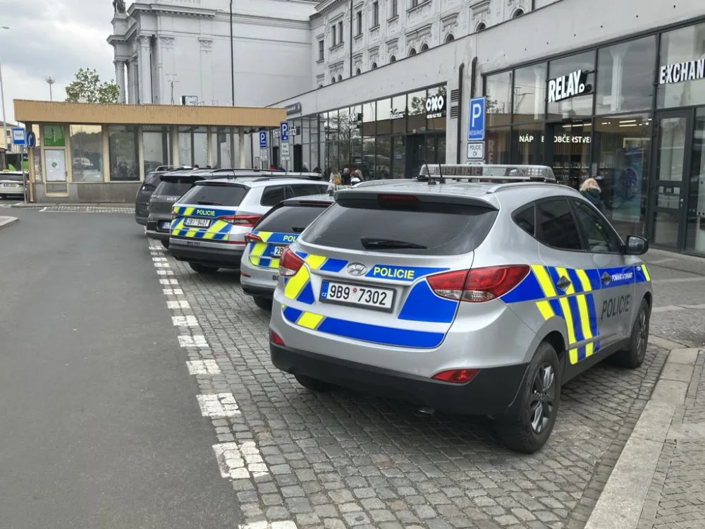 Řidič z Brna údajně bránil důchodci v chůzi, ten ho na oplátku poškrábal. Původně ho prý chtěl i poplivat