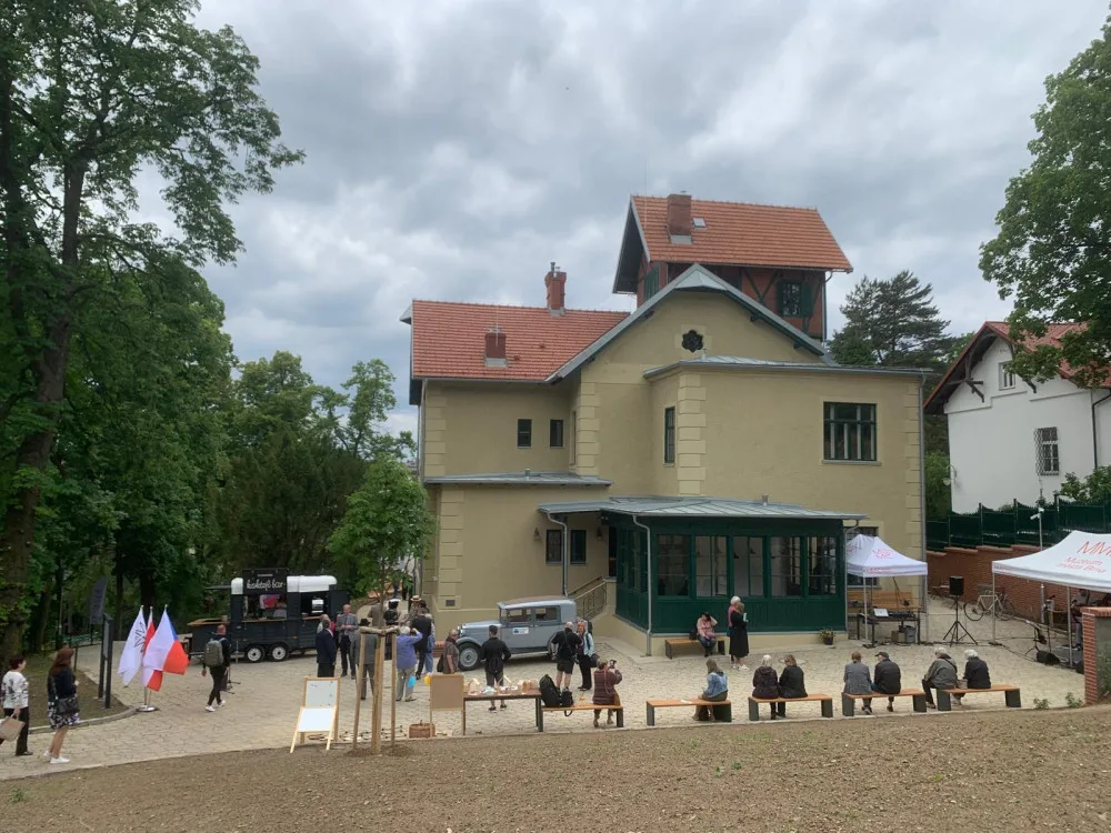 Brňané poprvé nahlédli do nové zahrady Arnoldovy vily. Pohltila je atmosféra první republiky