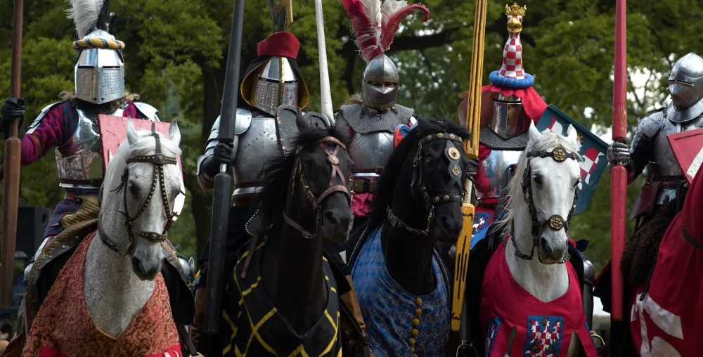 Kam o víkendu na jižní Moravě? Na festival chřestu nebo středověké slavnosti