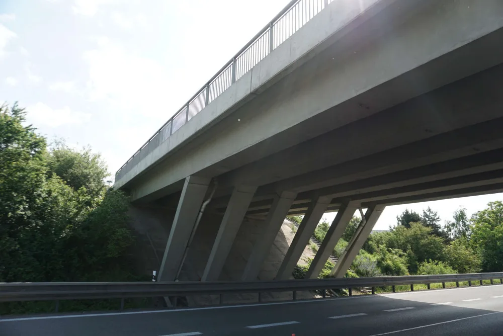 Silničáři zavřou část mostu přes dálnici D2 u brněnského obchodního centra. Řidiče čeká půlroční omezení