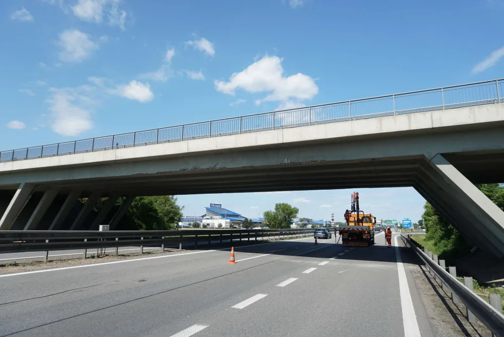 Silničáři zavřou část mostu přes dálnici D2 u brněnského obchodního centra. Řidiče čeká půlroční omezení