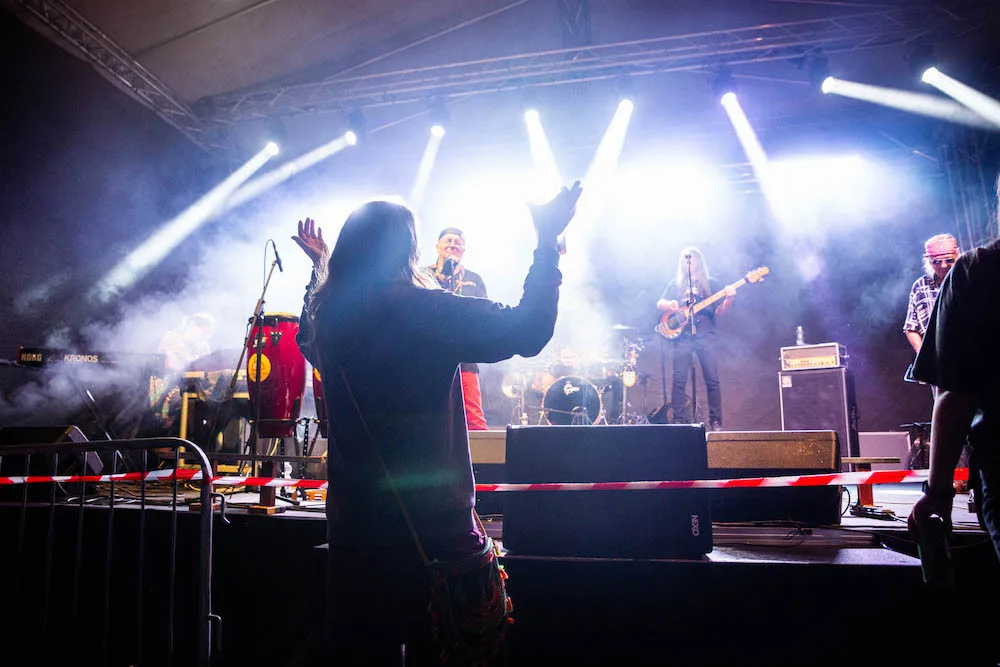 Lužánecký park ožil hudbou. PonavaFest 2024 si poradil i s prudkým deštěm