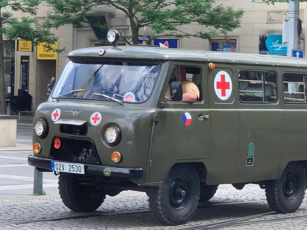 VIDEO: Centrem jihomoravské metropole projela kolona veteránů. Vozidla zamířila na jih města