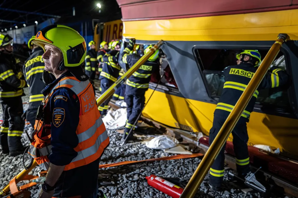 VIDEO: RegioJet odškodní cestující z vlaku, ve kterém po nehodě zemřeli čtyři lidé