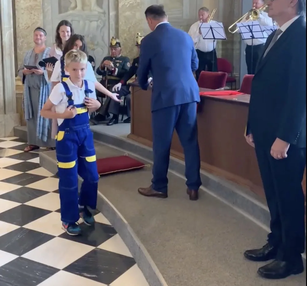 VIDEO: Mladí kominíci, čalouníci a plynaři v Brně slavili. Z učňů jsou tovaryši