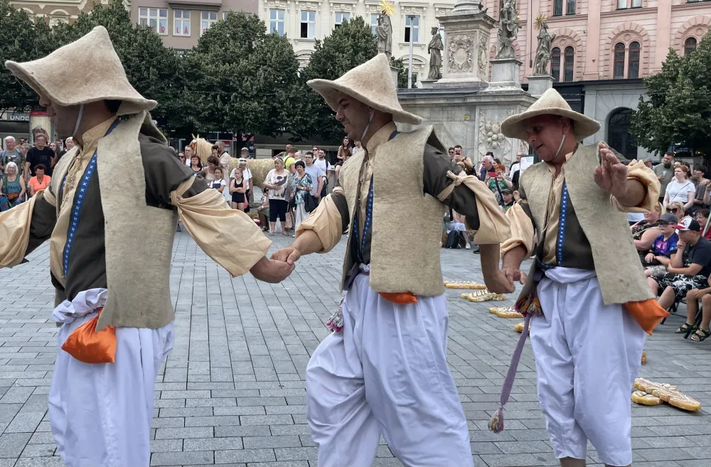 Do Brna přijely folklorní soubory z Indie i Mexika