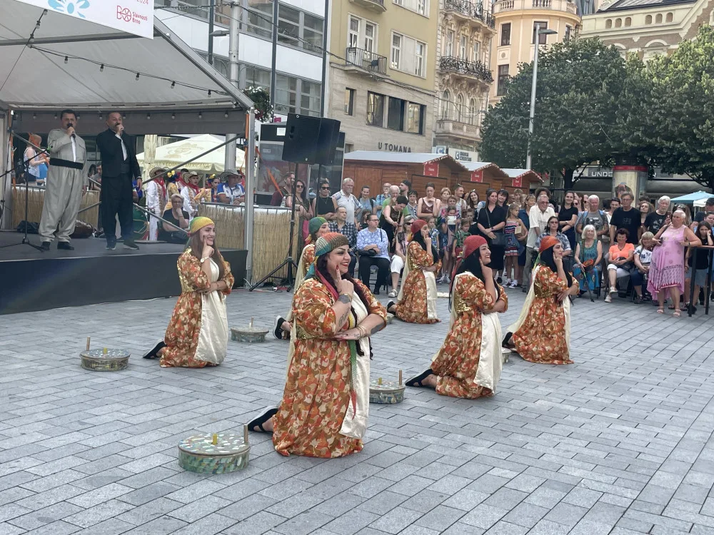 Do Brna přijely folklorní soubory z Indie i Mexika