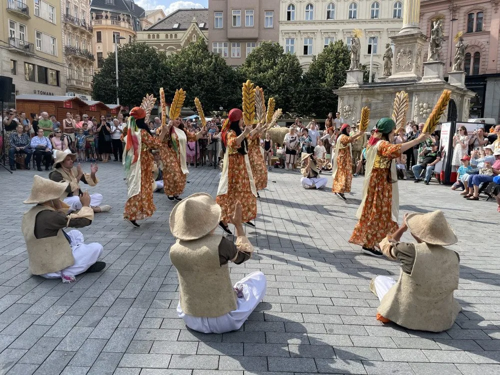 Do Brna přijely folklorní soubory z Indie i Mexika