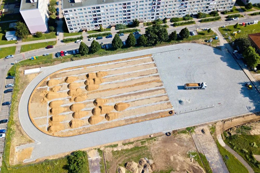 V Břeclavi staví nový atletický ovál. Doplní ho multifunkční hřiště a velodrom