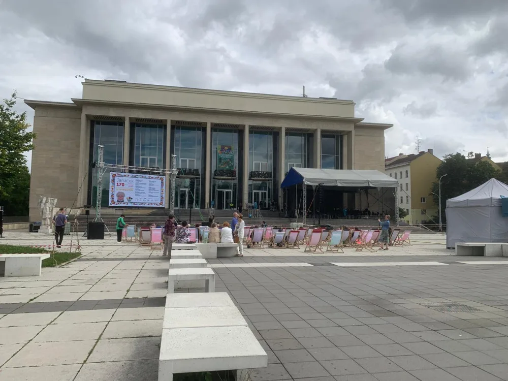 VIDEO: V Brně slaví 170 let od narození Leoše Janáčka. Věnovali mu videoklip či módní přehlídku