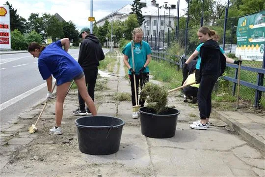 Studenti přes léto zkrášlují Hodonín. Pomáhají i s odstraňováním pohozených odpadků