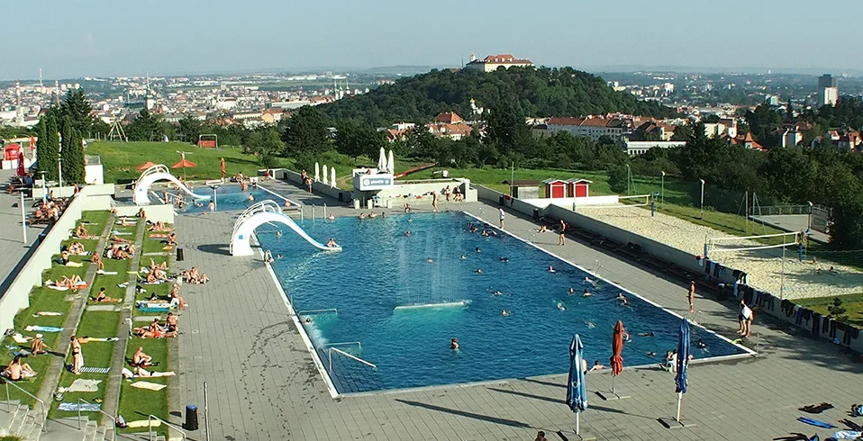 Podívejte se, kam a za kolik vyrazit na koupačku v Brně
