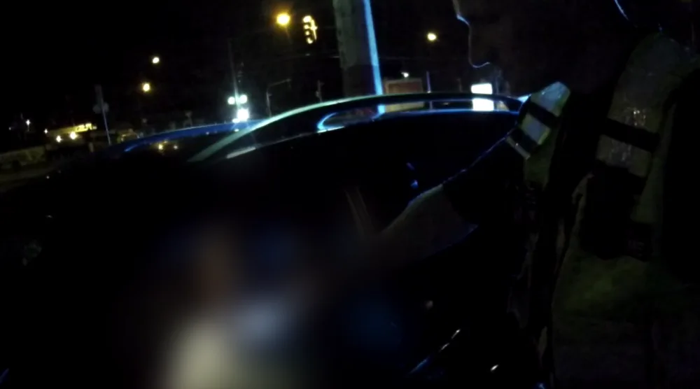 Opilý řidič projížděl centrem Brna. Nadýchal dvě a půl promile a prokázal se cizím řidičákem