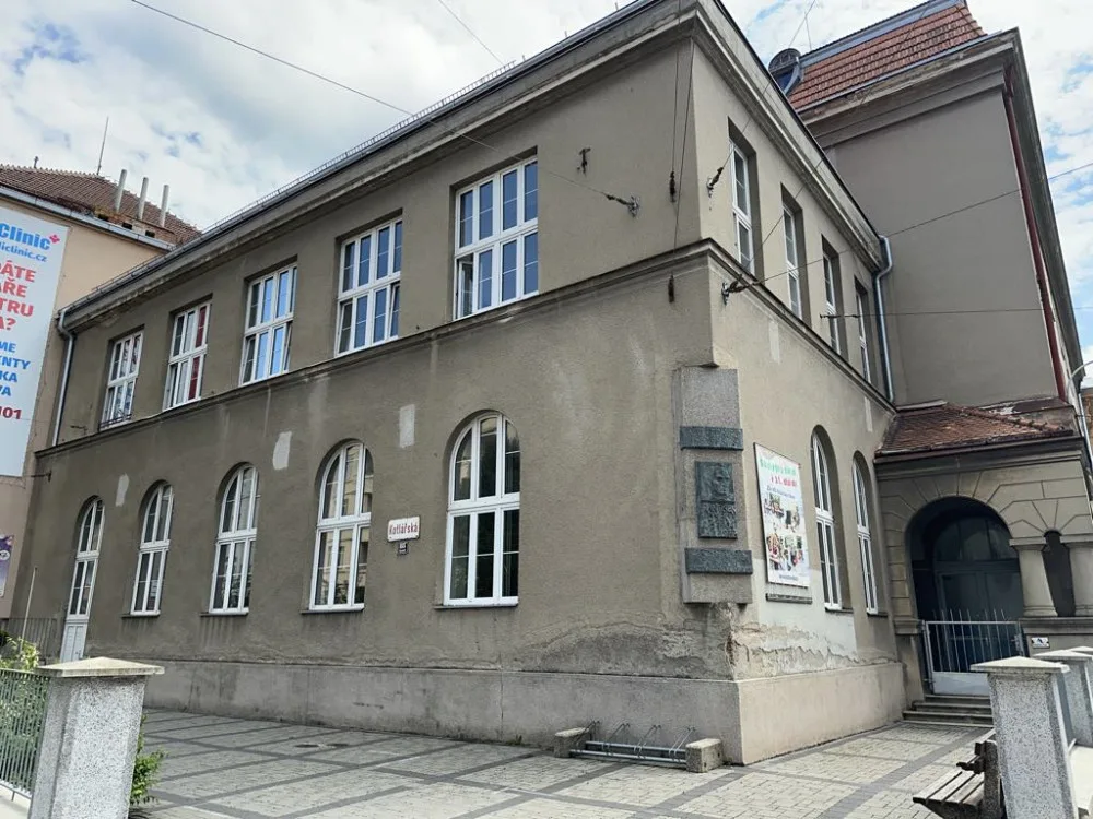 Ředitel mě k tématu šikany mezi žáky nenechal mluvit, tvrdí tělocvikář ZŠ Kotlářská