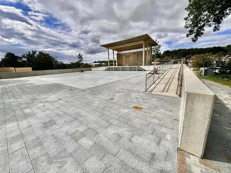 Hustopeče mají nový amfiteátr za více než dvacet milionů korun. Poslouží zejména pro krojované hody