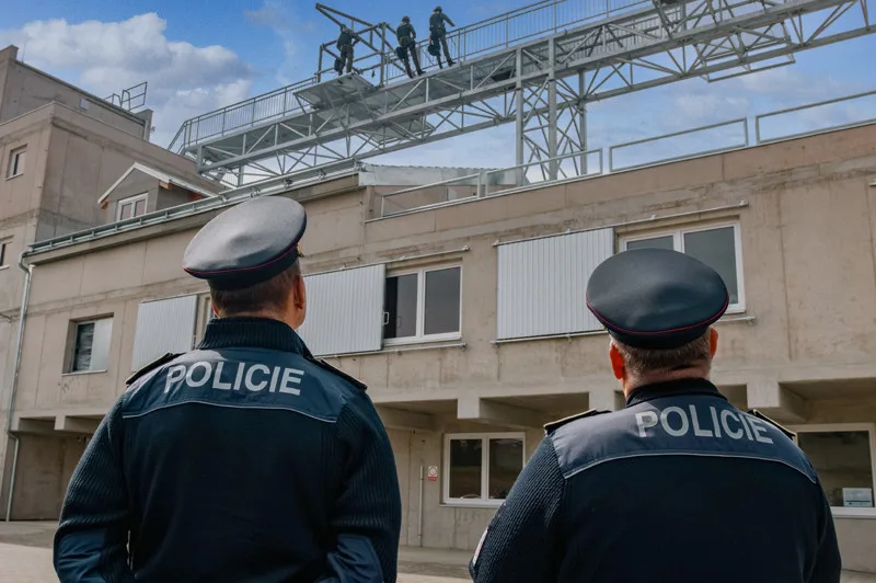 Speciálně vyškolení policisté cvičí v brněnských Řečkovicích