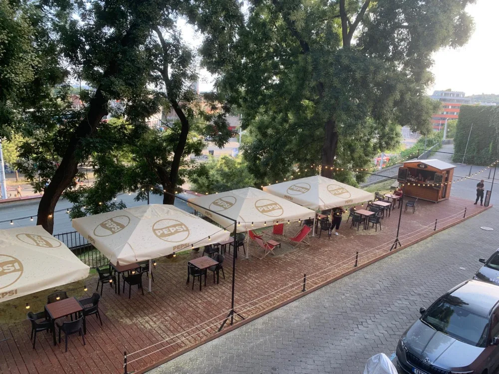 VIDEO: Brněnská ulice Bašty prošla proměnou. Lidé tam posedí na stometrové terase
