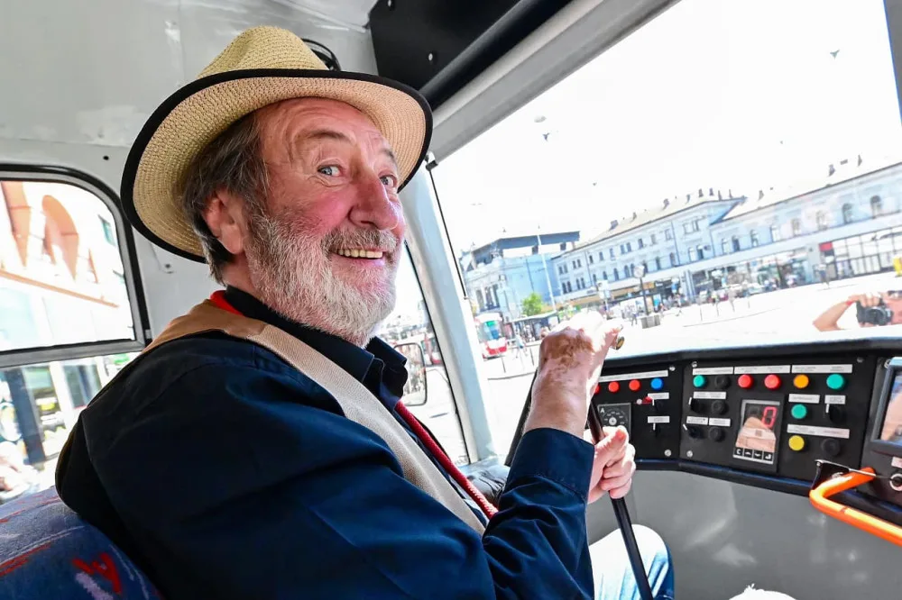 Bolek slaví pětasedmdesáté narozeniny. Brno mu blahopřeje, pártyšalina dostala červený nos