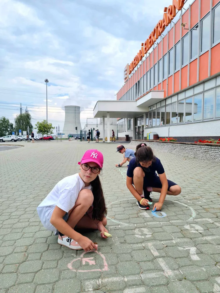 V dukovanské elektrárně mohou děti chodit do práce s rodiči. Zpříjemňují si tak prázdniny
