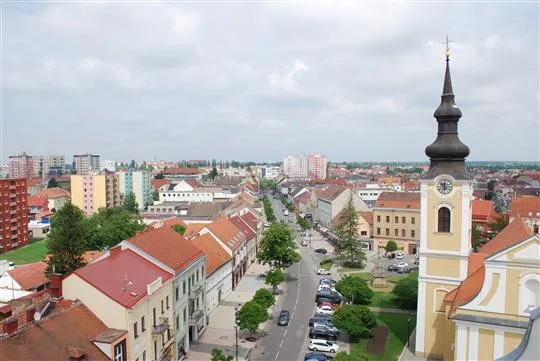 Nová tenisová hala v Hodoníně nevznikne. Město místo ní ale staví multifunkční hřiště