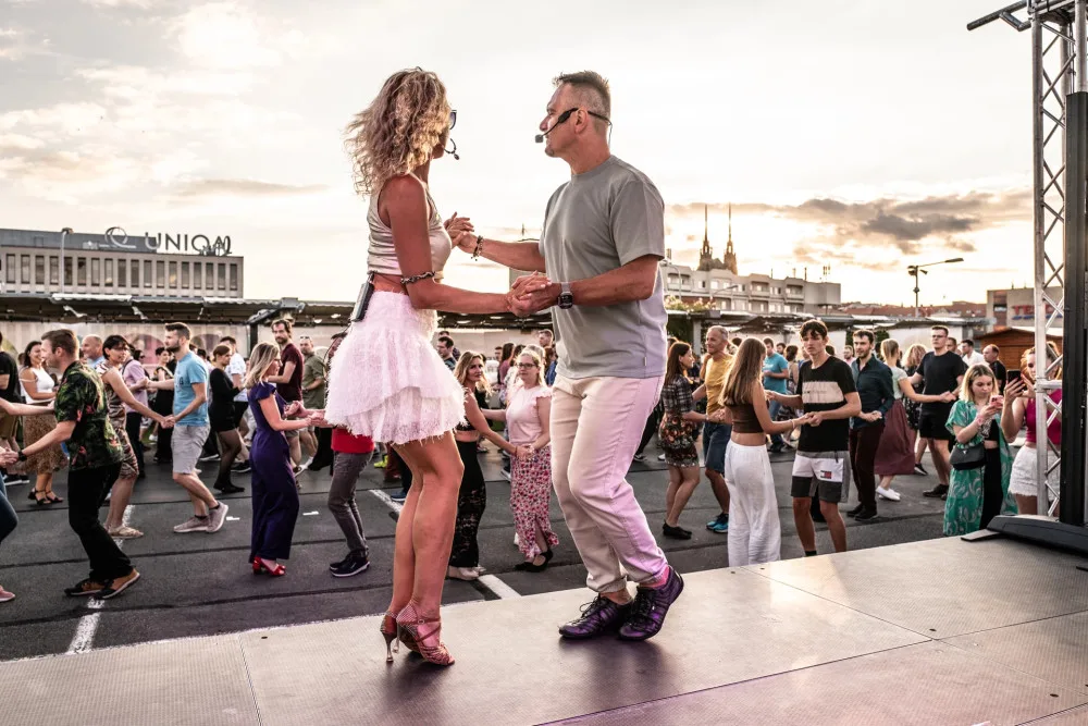 Zumba, jóga, kino, diskotéka. Střecha Vaňkovky nabízí zábavu po celé léto