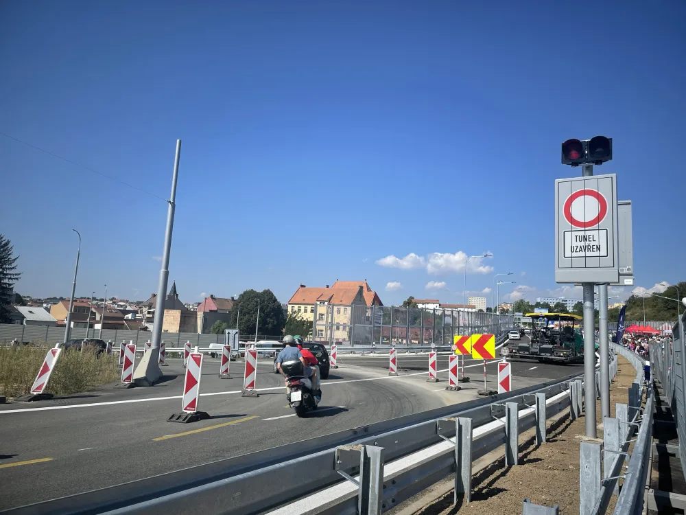 VIDEO: Estakáda velkého městského okruhu se na den otevřela veřejnosti. Motoristé se zde projedou až v neděli