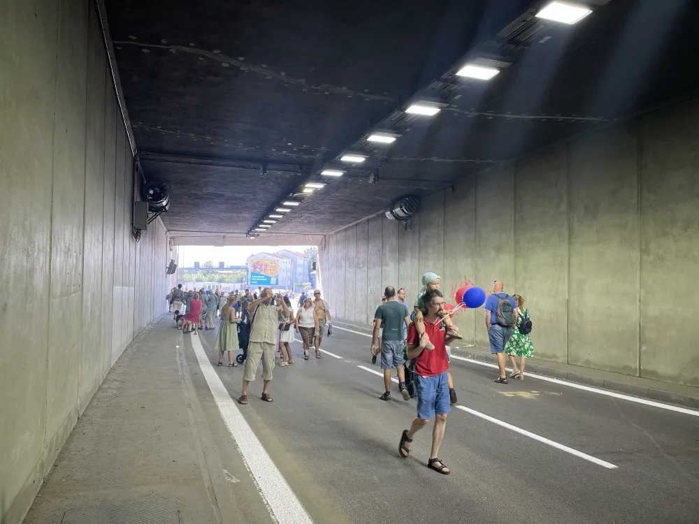 VIDEO: Estakáda velkého městského okruhu se na den otevřela veřejnosti. Motoristé se zde projedou až v neděli