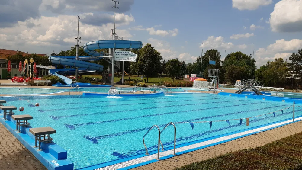 V Hustopečích otevřeli zrekonstruované koupaliště. Opravy stály 28 milionů